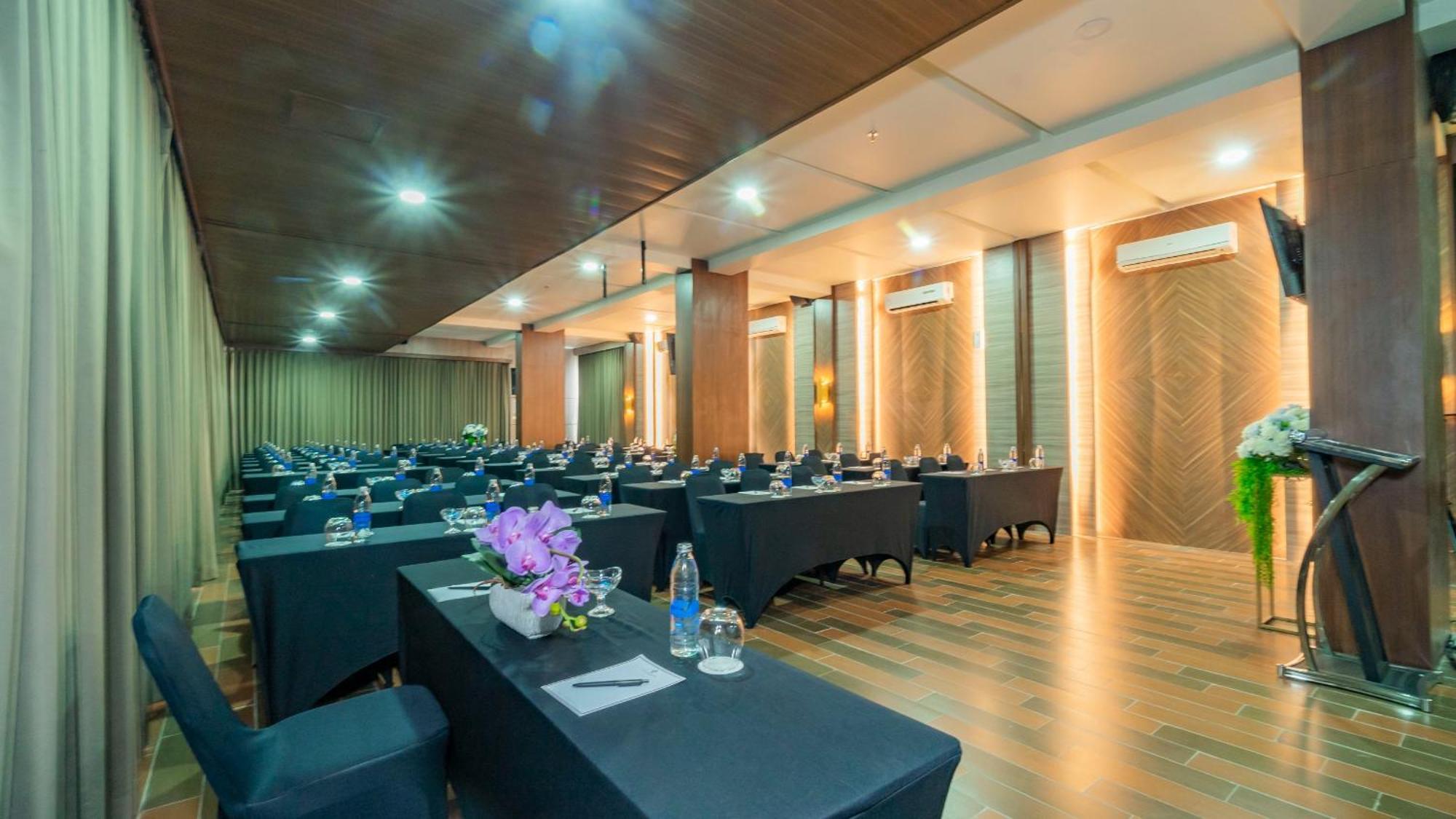 City Of Aventus Hotel - Denpasar Extérieur photo